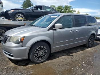  Salvage Chrysler Minivan