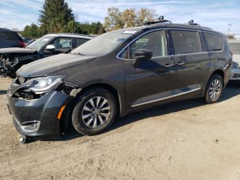  Salvage Chrysler Pacifica