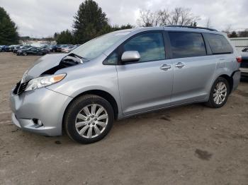  Salvage Toyota Sienna