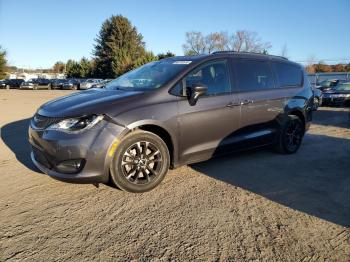  Salvage Chrysler Pacifica