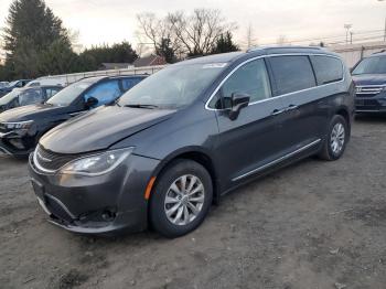  Salvage Chrysler Pacifica