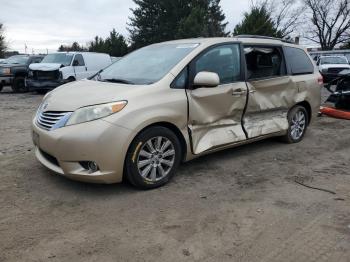  Salvage Toyota Sienna