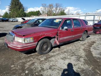  Salvage Lincoln Towncar