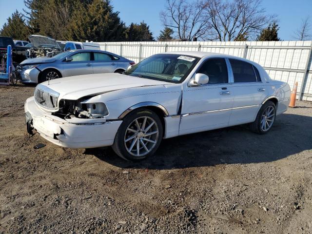  Salvage Lincoln Towncar