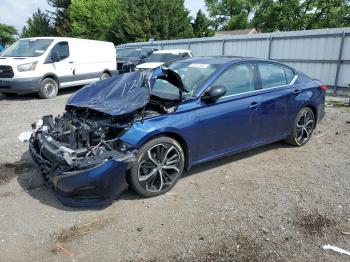  Salvage Nissan Altima