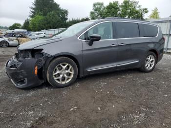  Salvage Chrysler Pacifica