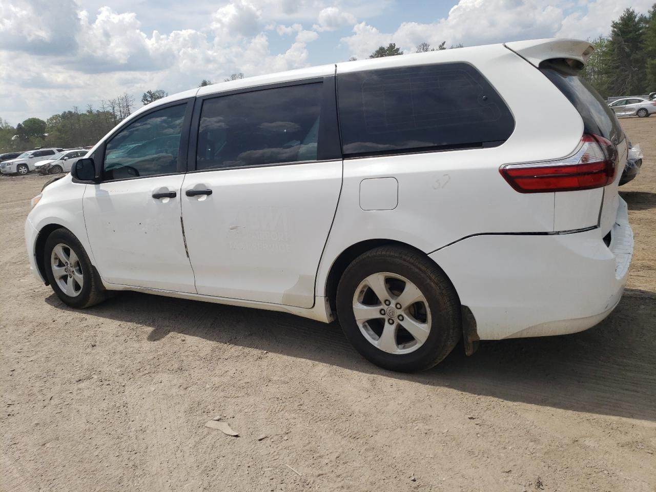 Toyota Sienna Image 8