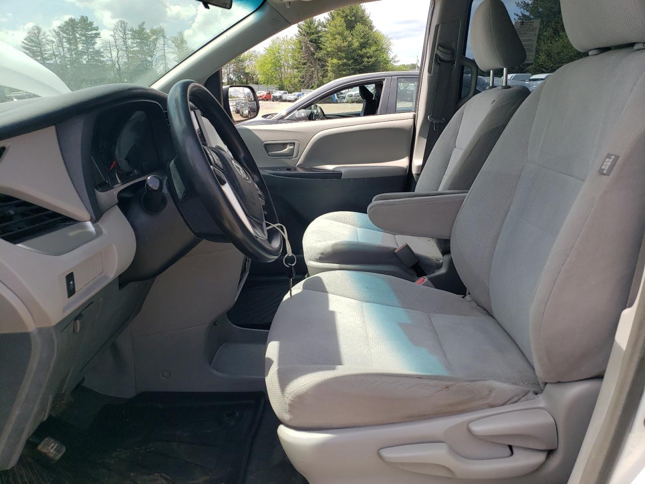 Toyota Sienna Image 12