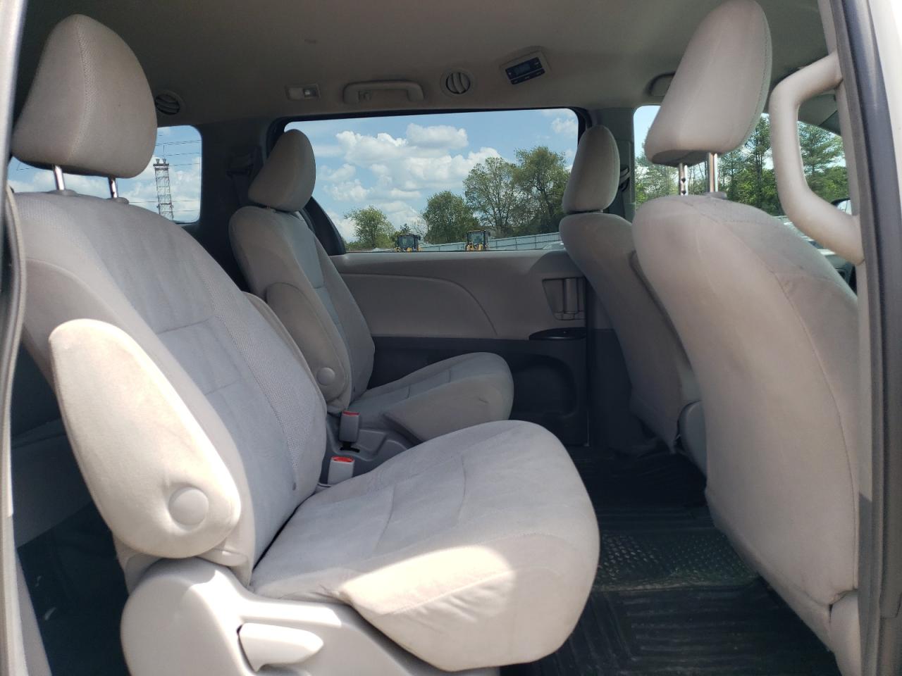 Toyota Sienna Image 5