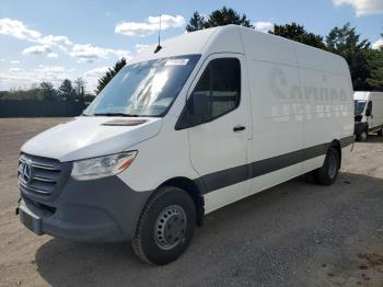  Salvage Mercedes-Benz Sprinter