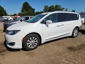  Salvage Chrysler Pacifica