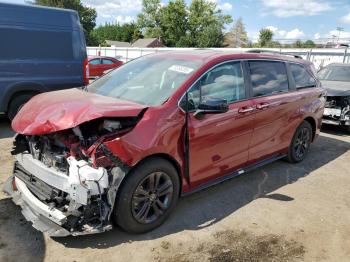  Salvage Toyota Sienna