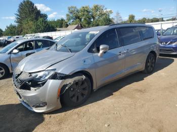  Salvage Chrysler Pacifica