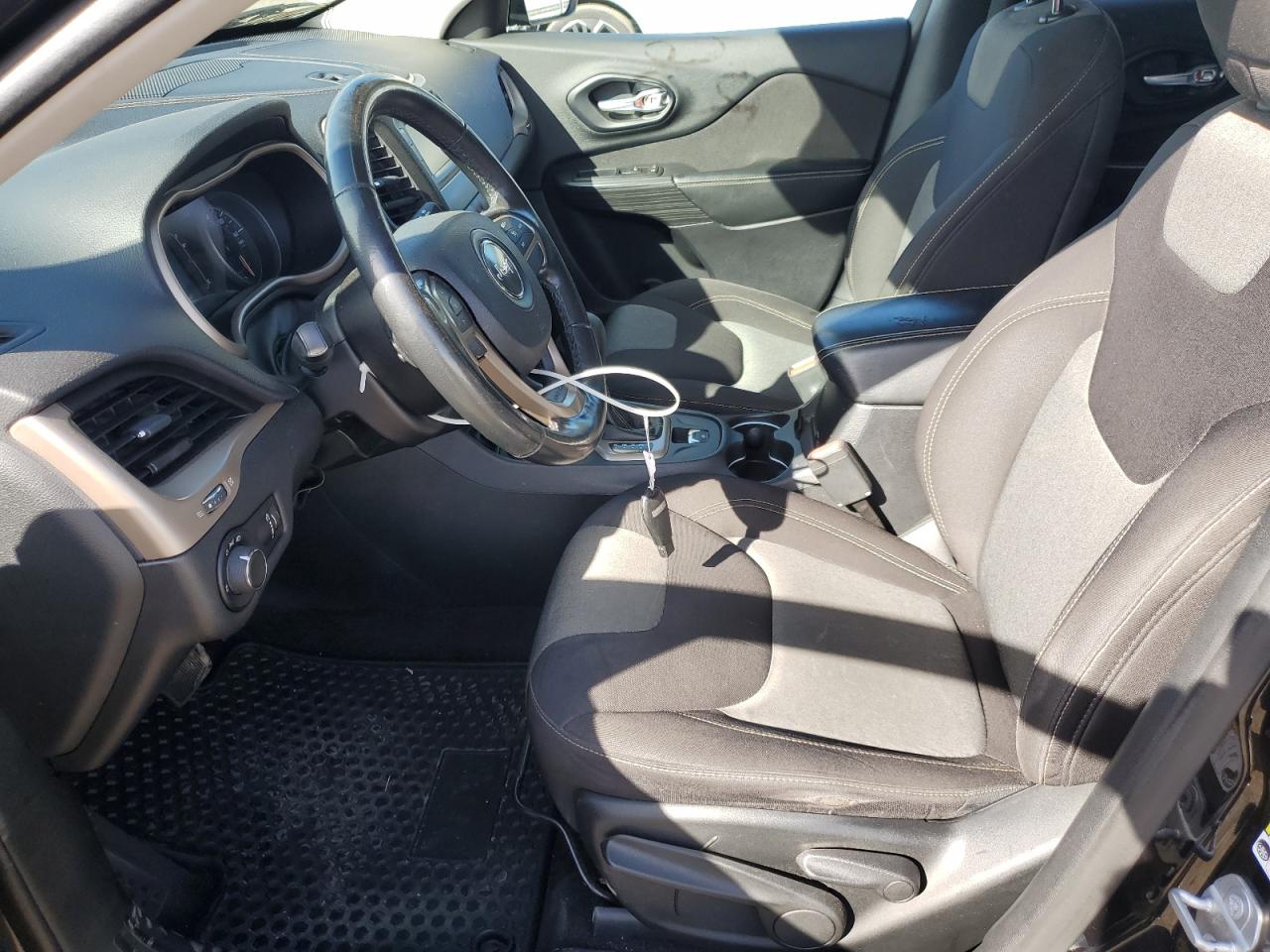 Jeep Grand Cherokee Sport Image 4