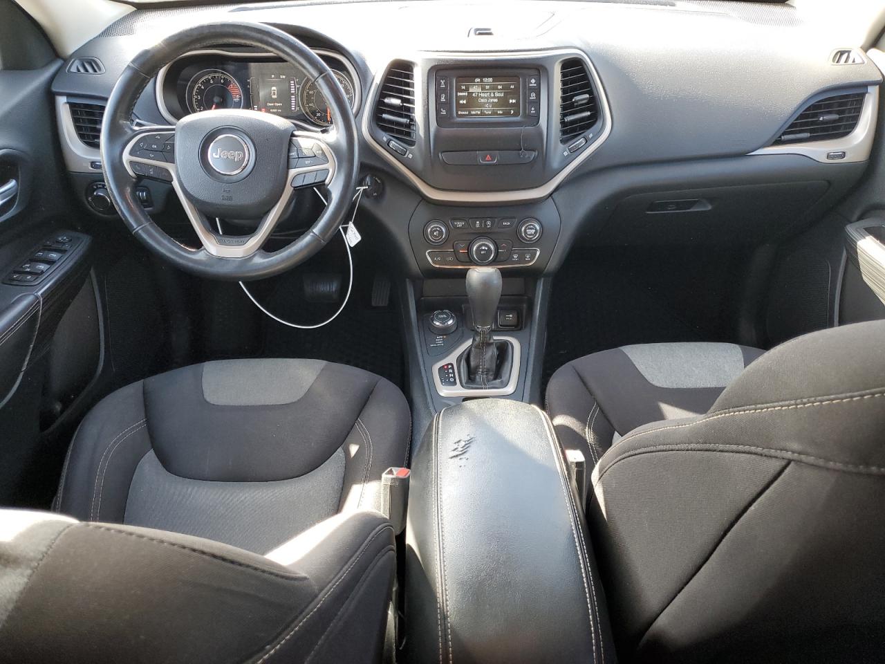 Jeep Grand Cherokee Sport Image 7