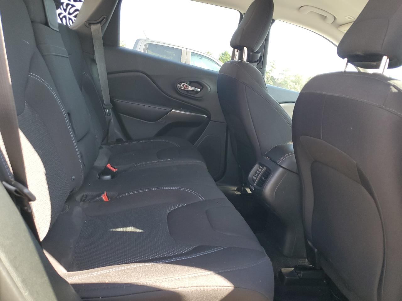 Jeep Grand Cherokee Latitude Image 8