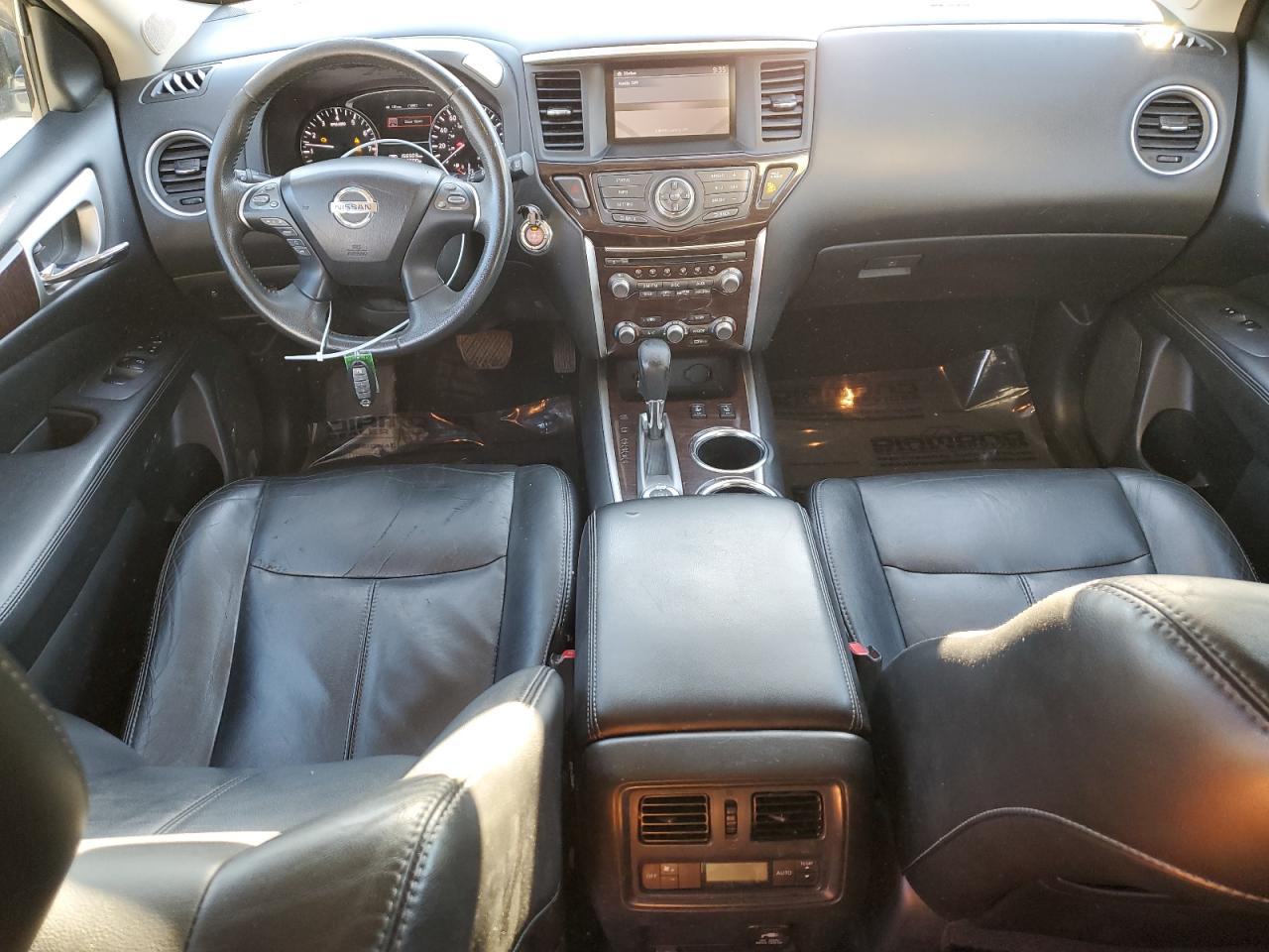 Nissan Pathfinder S Image 4