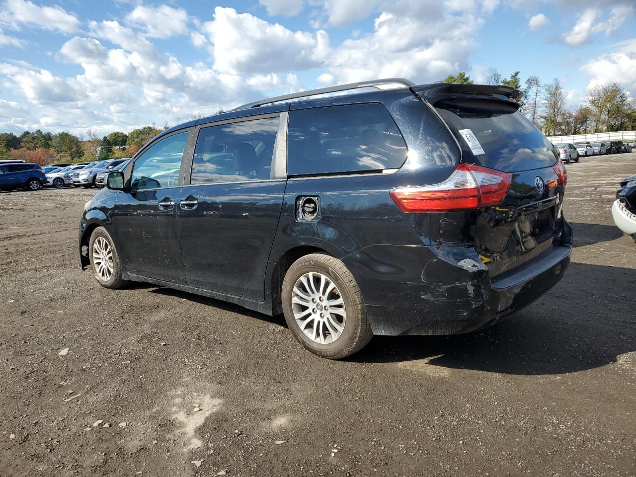 Toyota Sienna Xle Image 7