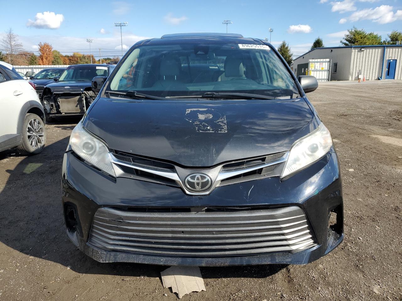 Toyota Sienna Xle Image 6