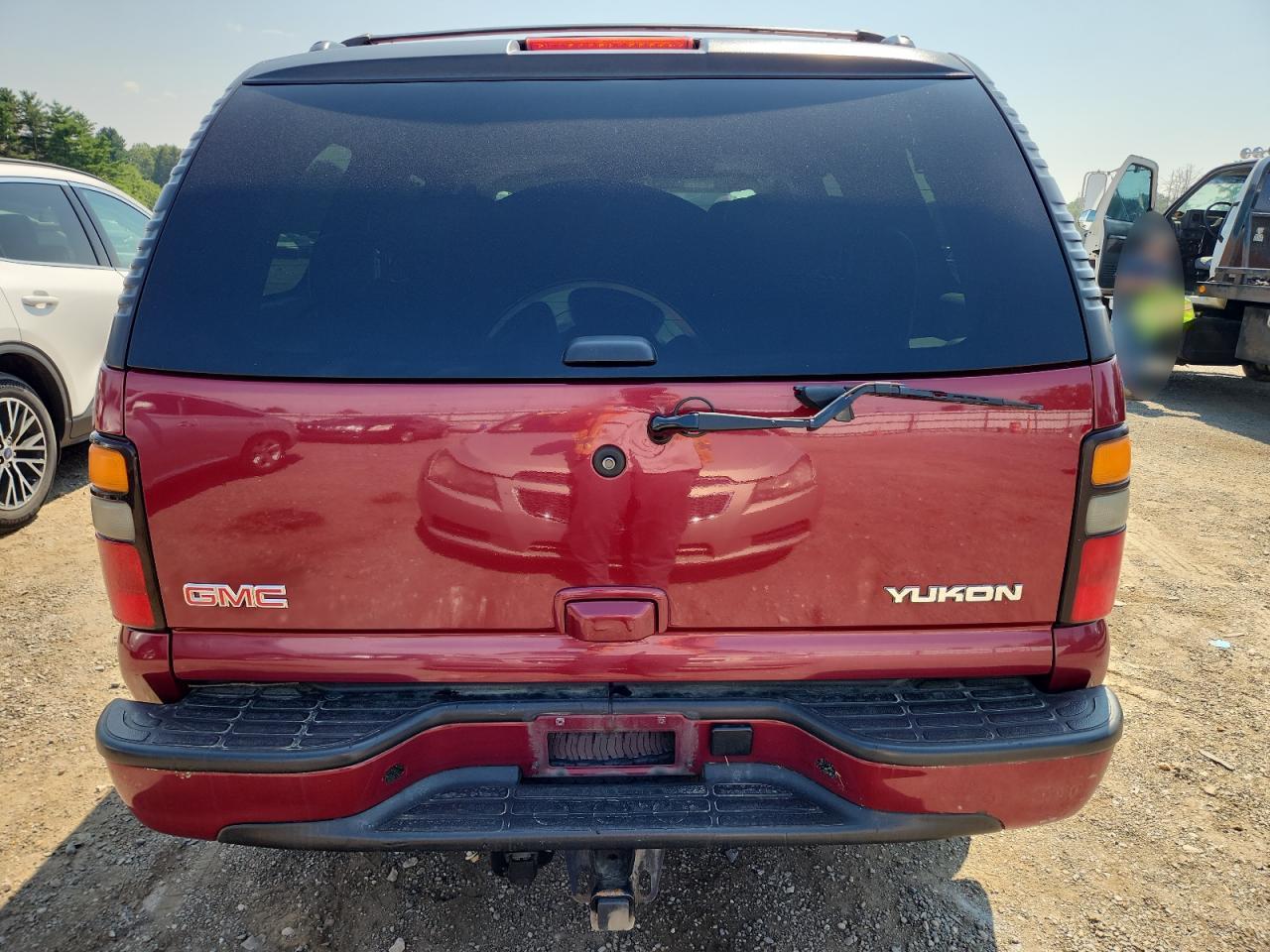 GMC Yukon Denali Image 9
