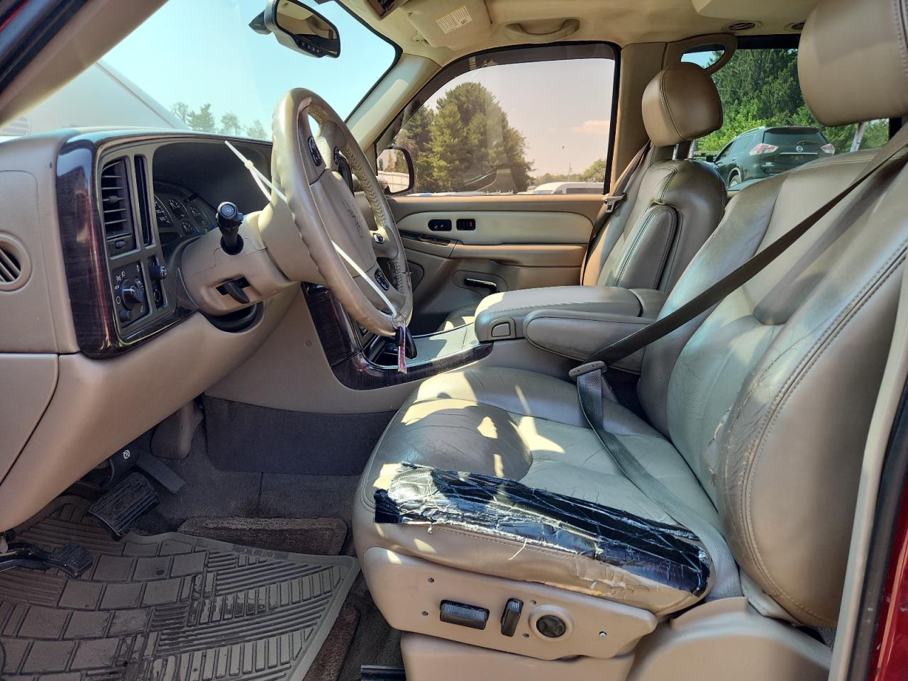 GMC Yukon Denali Image 2