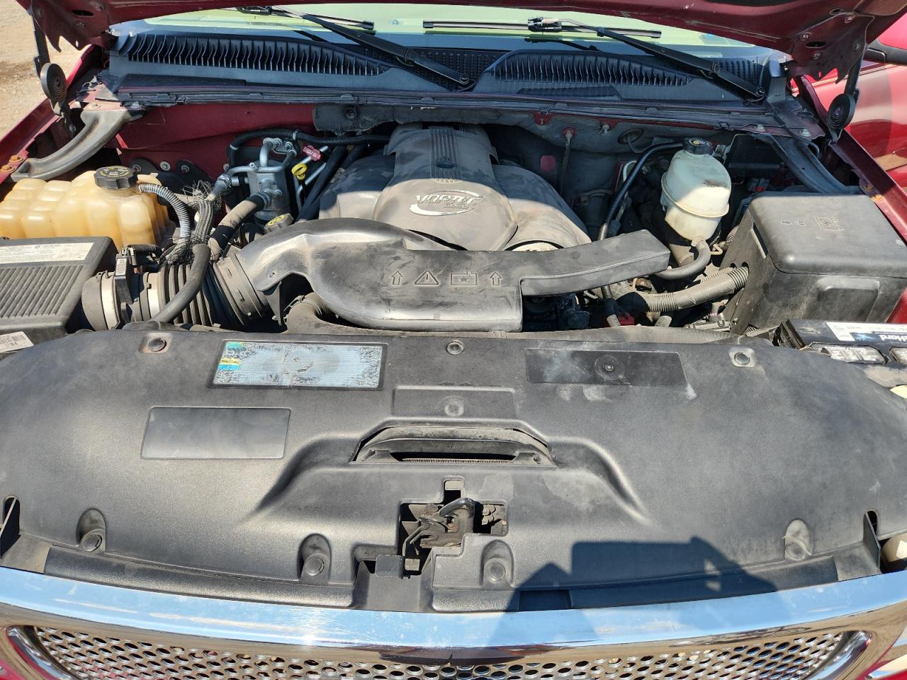 GMC Yukon Denali Image 12