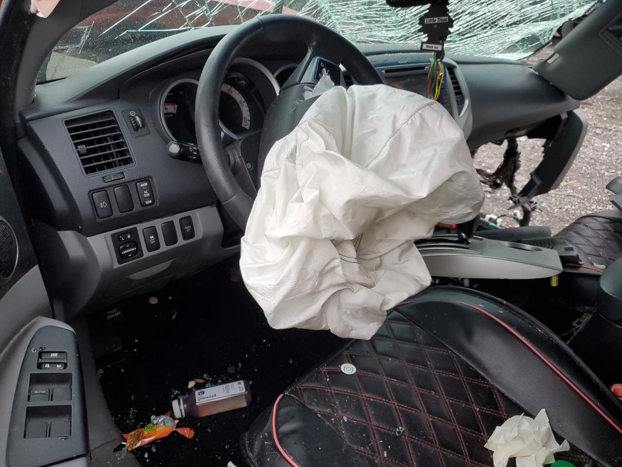 Toyota Tacoma Double Cab Image 11