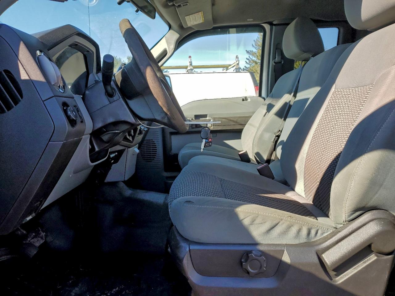 Ford F-350 Super Duty Image 11