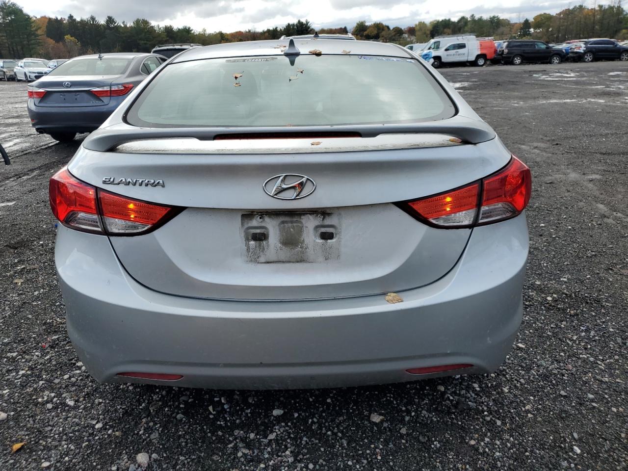 Hyundai ELANTRA Gls Image 3