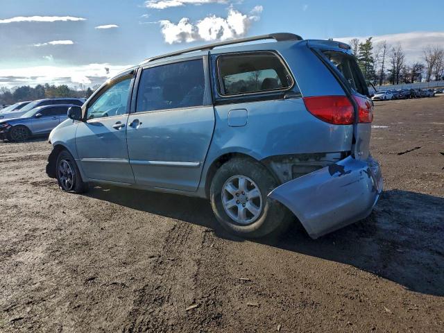 Toyota Sienna Ce Image 9