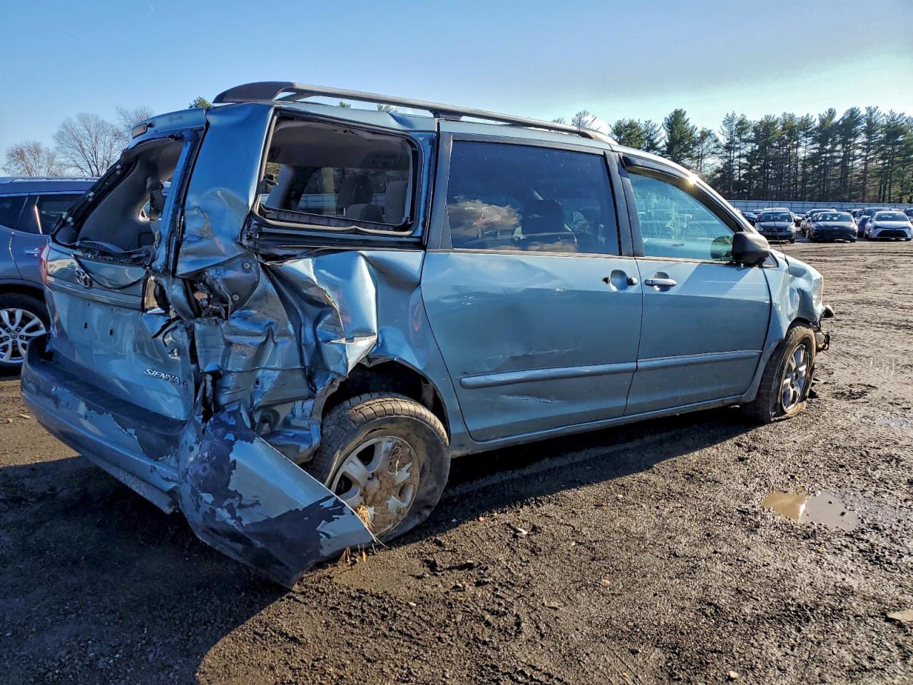 Toyota Sienna Ce Image 2