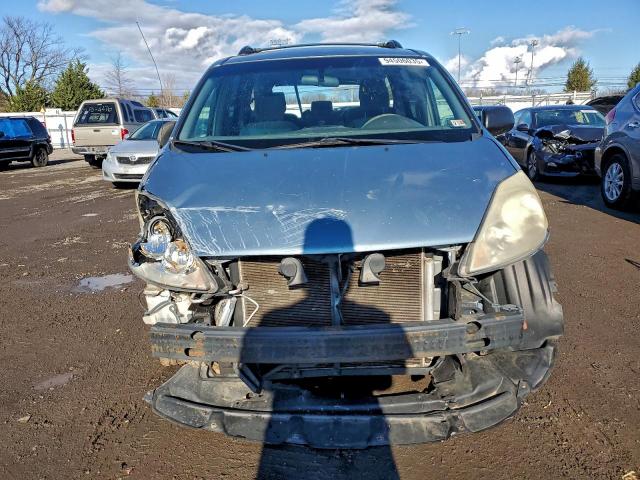 Toyota Sienna Ce Image 4