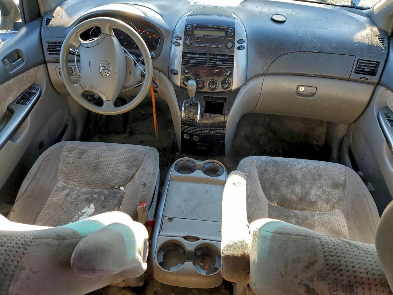 Toyota Sienna Ce Image 8