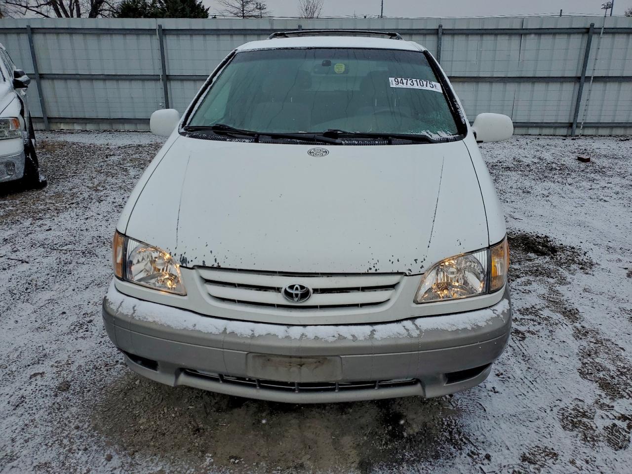 Toyota Sienna Le Image 9