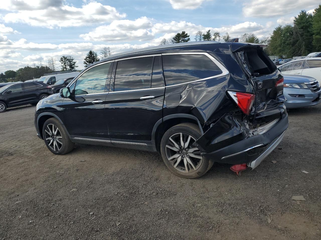 Honda Pilot Touring Image 2