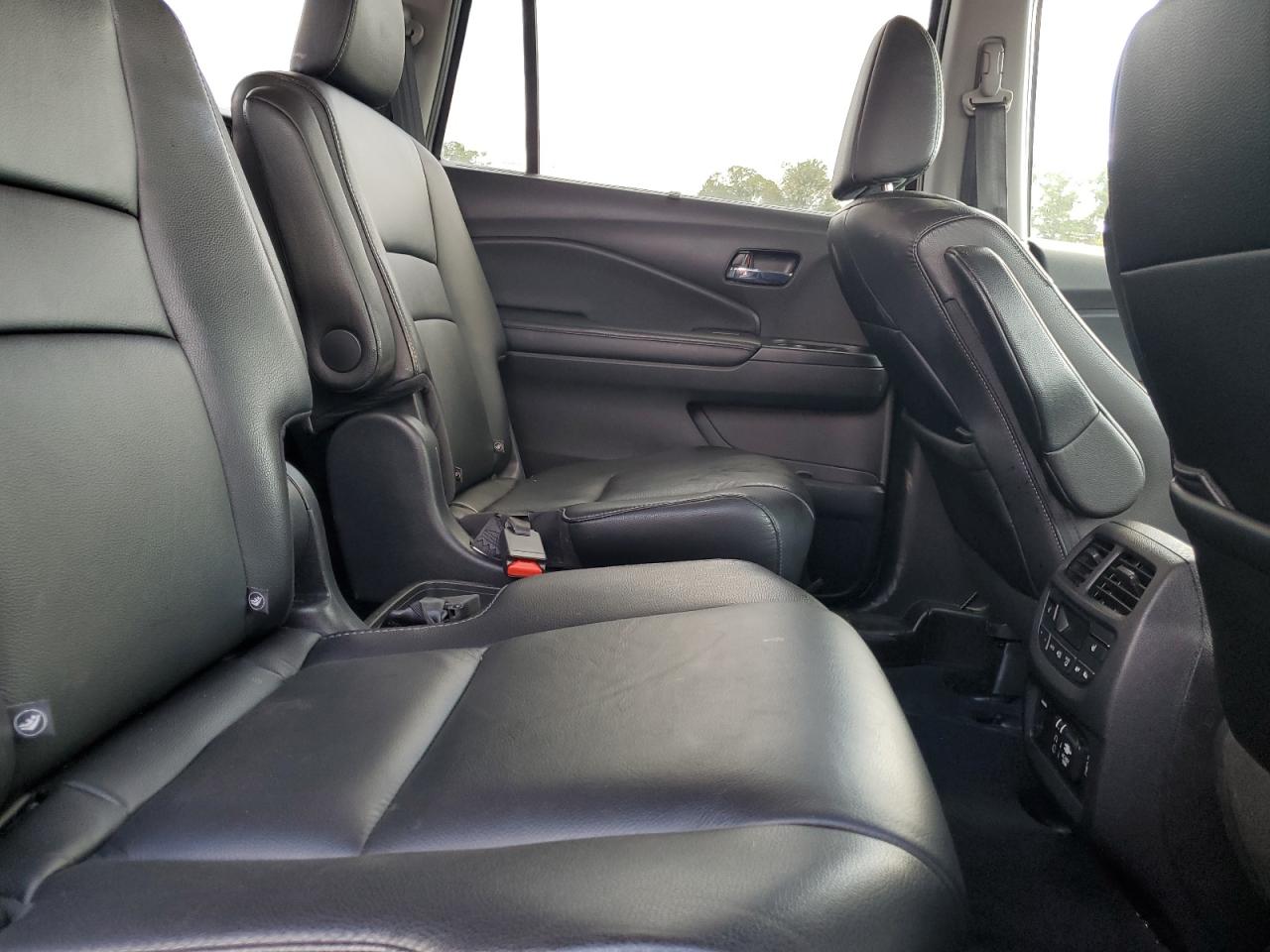 Honda Pilot Touring Image 7