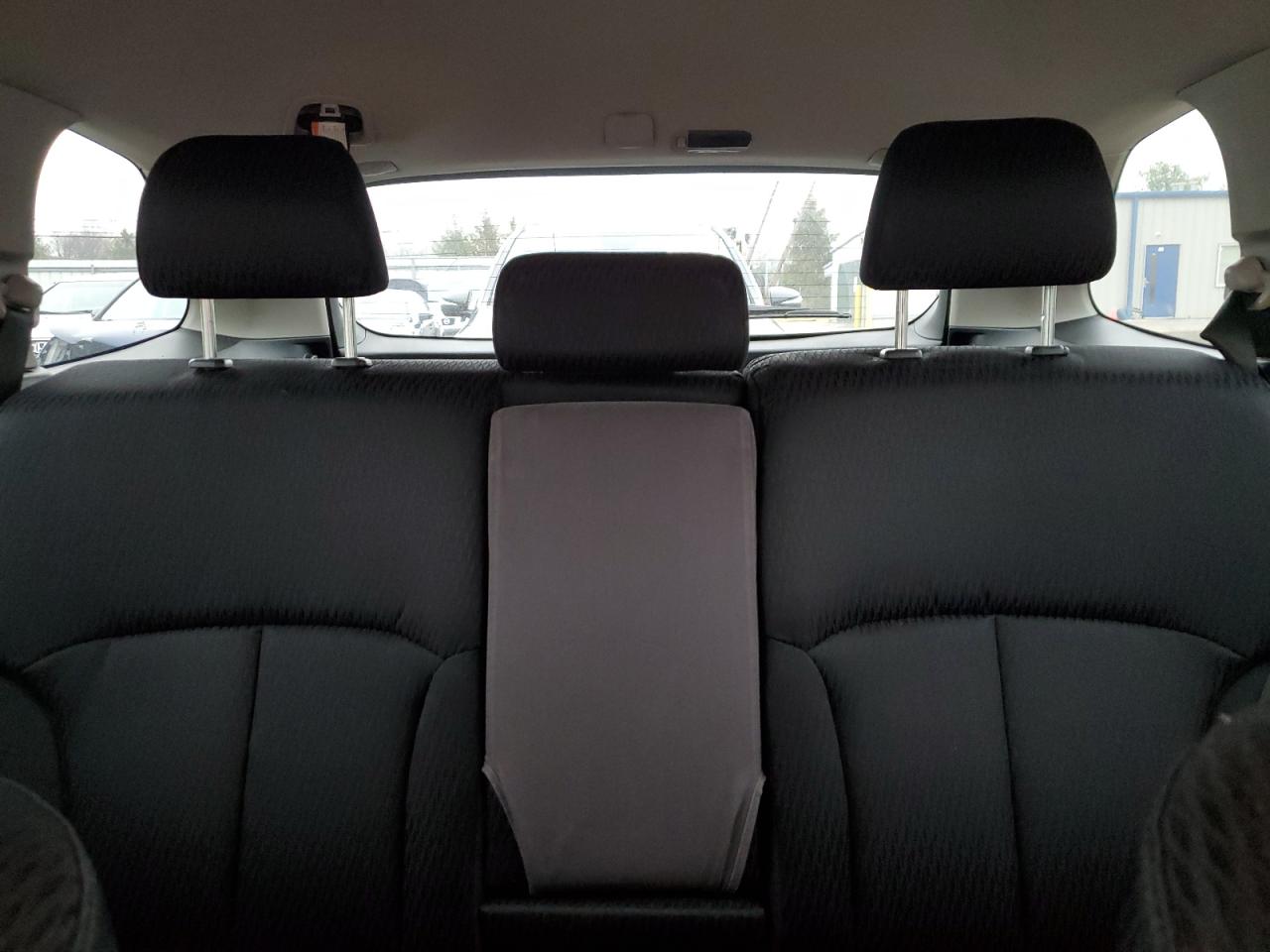 Subaru Outback 2.5i Premium Image 12