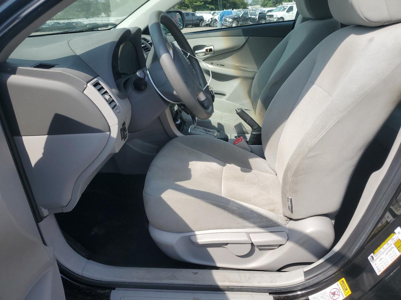 Toyota Corolla Base Image 3