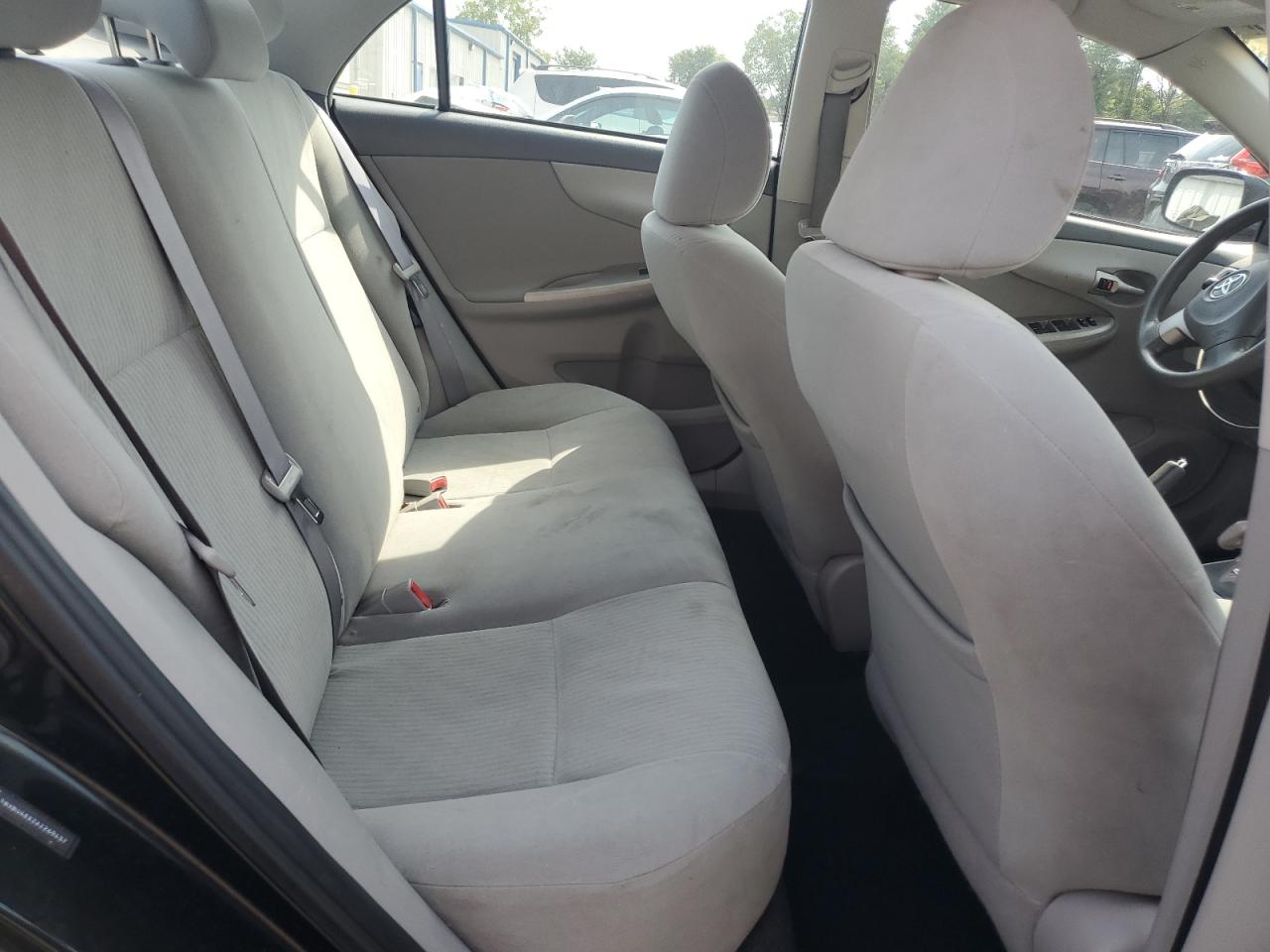 Toyota Corolla Base Image 11