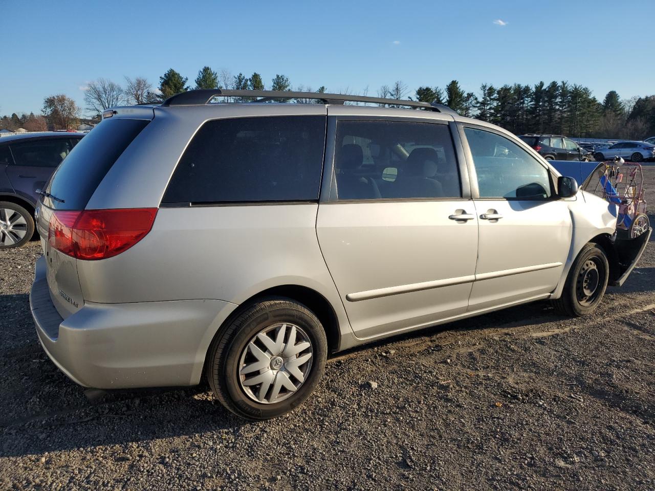 Toyota Sienna Ce Image 3