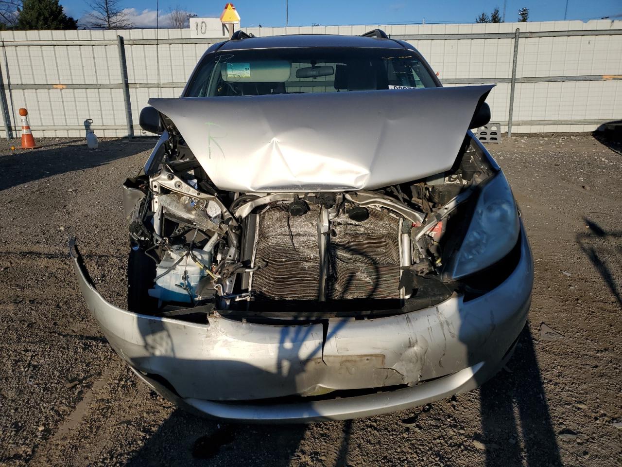 Toyota Sienna Ce Image 4