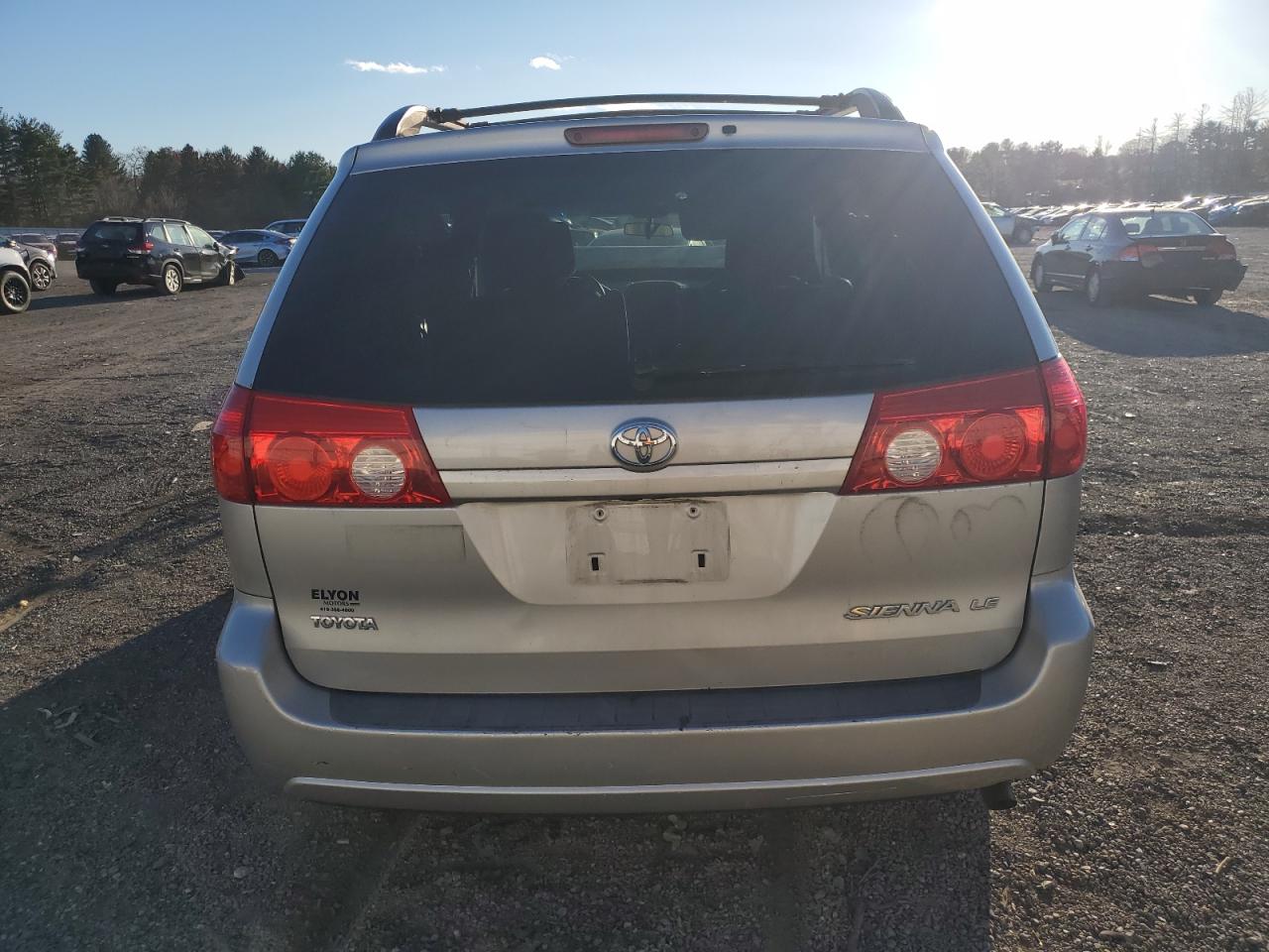 Toyota Sienna Ce Image 5