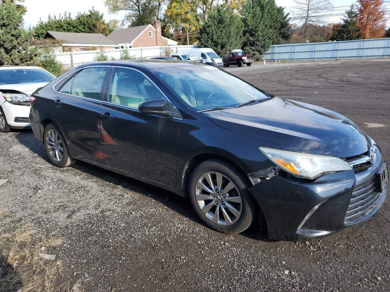 Toyota Camry Le Image 3