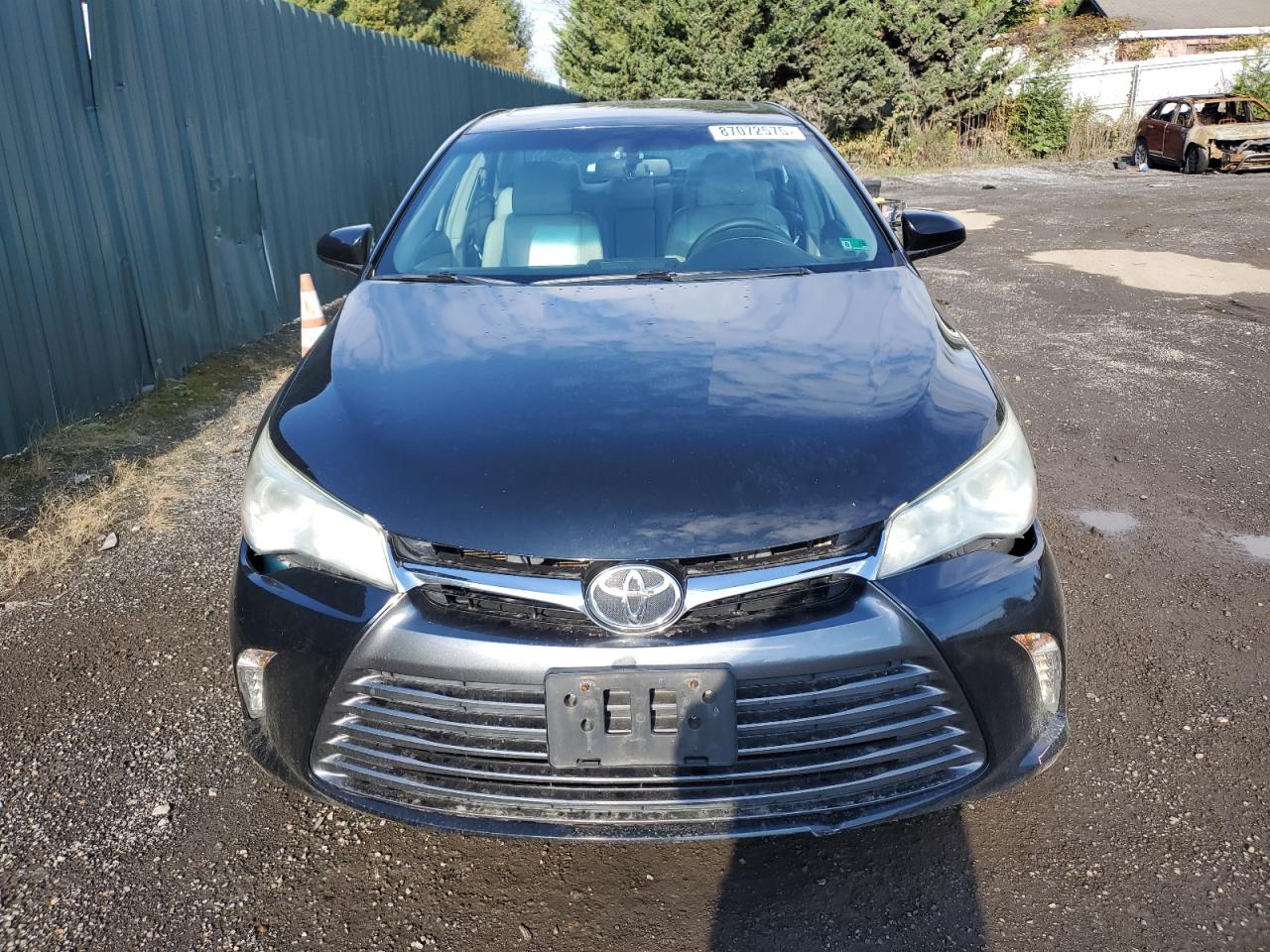 Toyota Camry Le Image 2