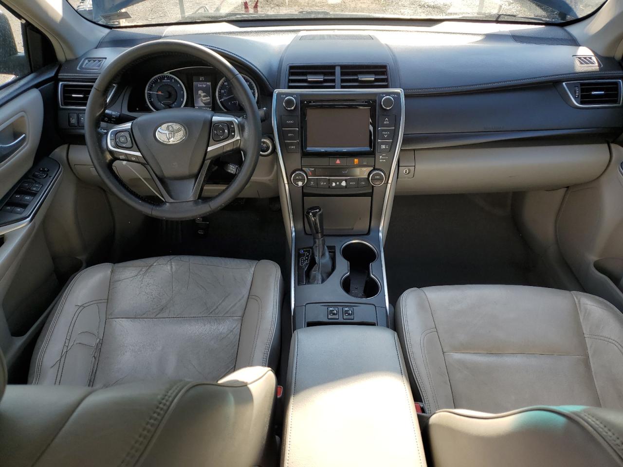 Toyota Camry Le Image 10