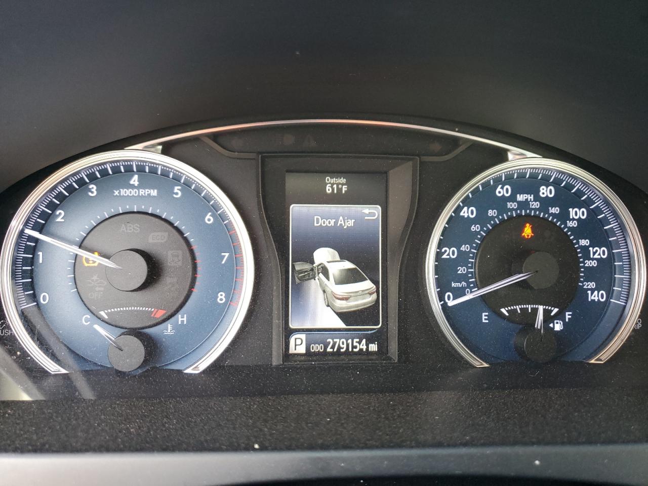 Toyota Camry Le Image 7