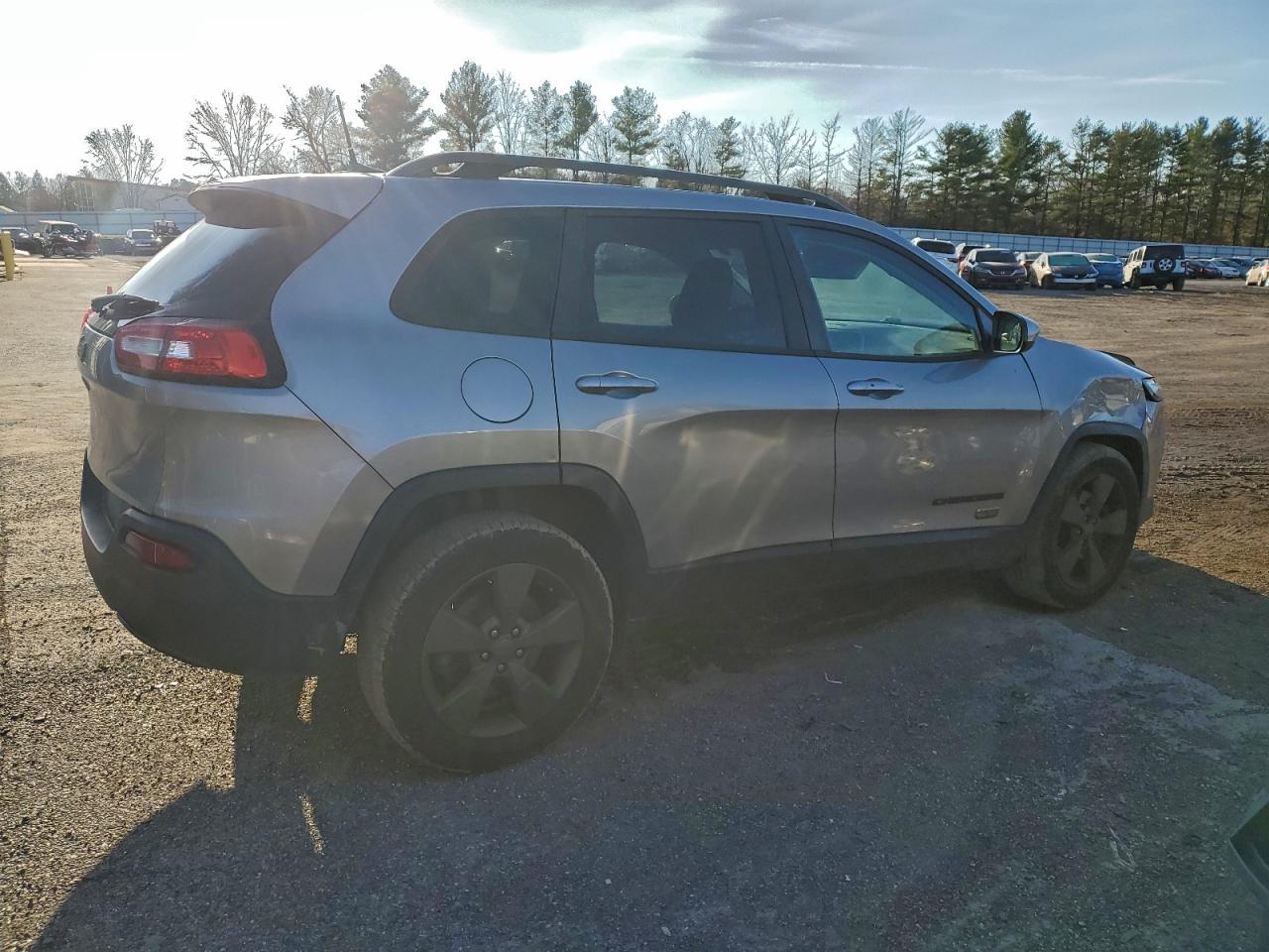 Jeep Grand Cherokee Latitude Image 12