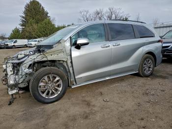  Salvage Toyota Sienna