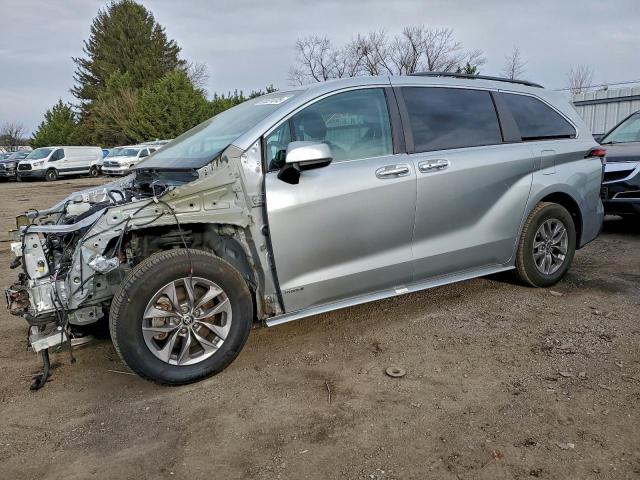  Salvage Toyota Sienna