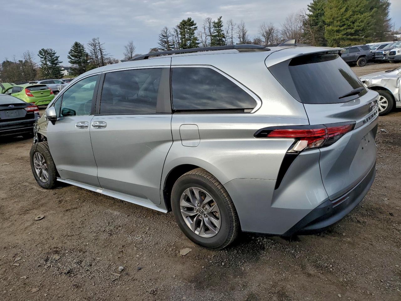 Toyota Sienna Xle Image 3